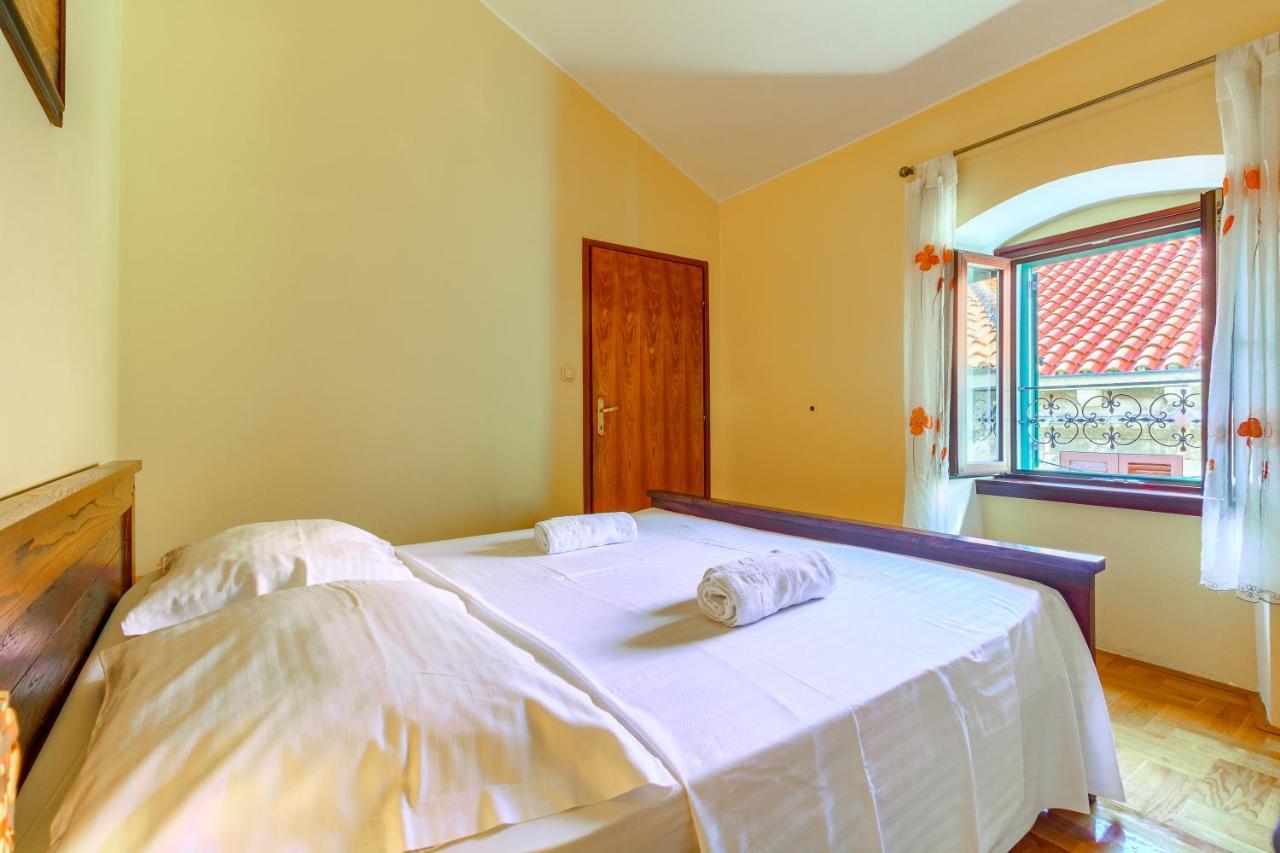 Ferienwohnung Old Stone House St Lawrence In The Heart Of Sibenik'S Old Town Exterior foto