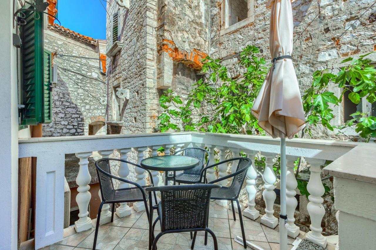 Ferienwohnung Old Stone House St Lawrence In The Heart Of Sibenik'S Old Town Exterior foto